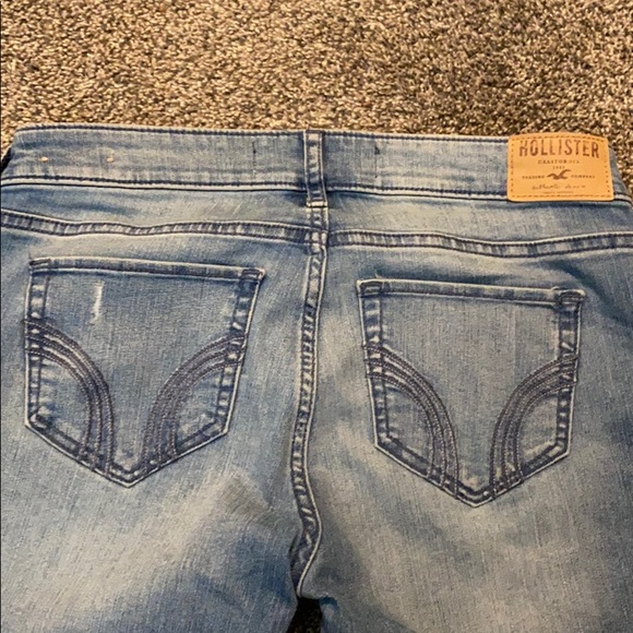 Lightly distressed Hollister jeans - Picture 4 of 6